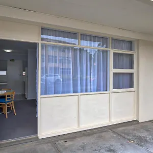 glenelg-oasis-studio.adelaidehotels-au.com/